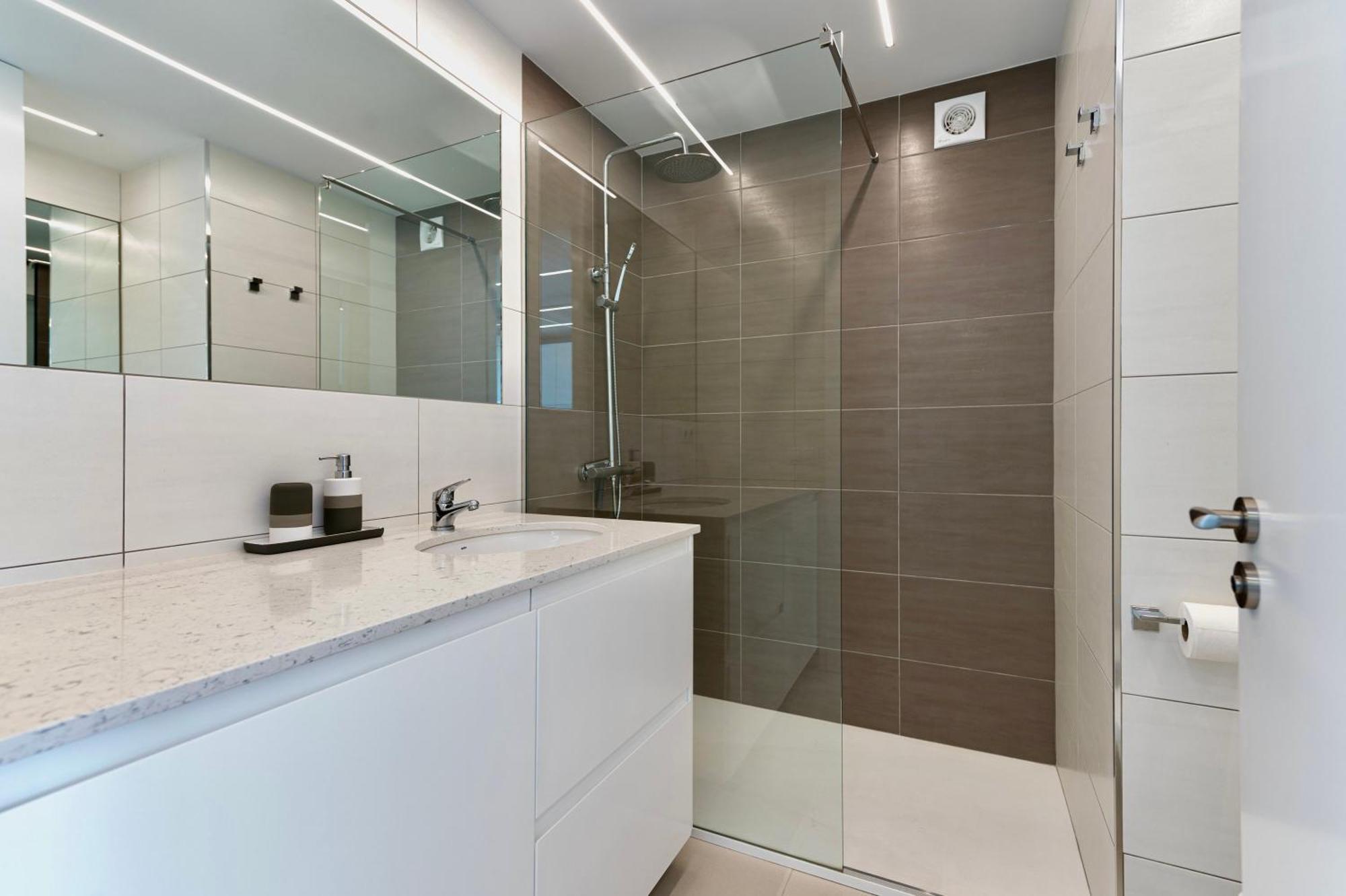 Brand New - Glass Apt - Ocean Views باتالاباكا المظهر الخارجي الصورة
